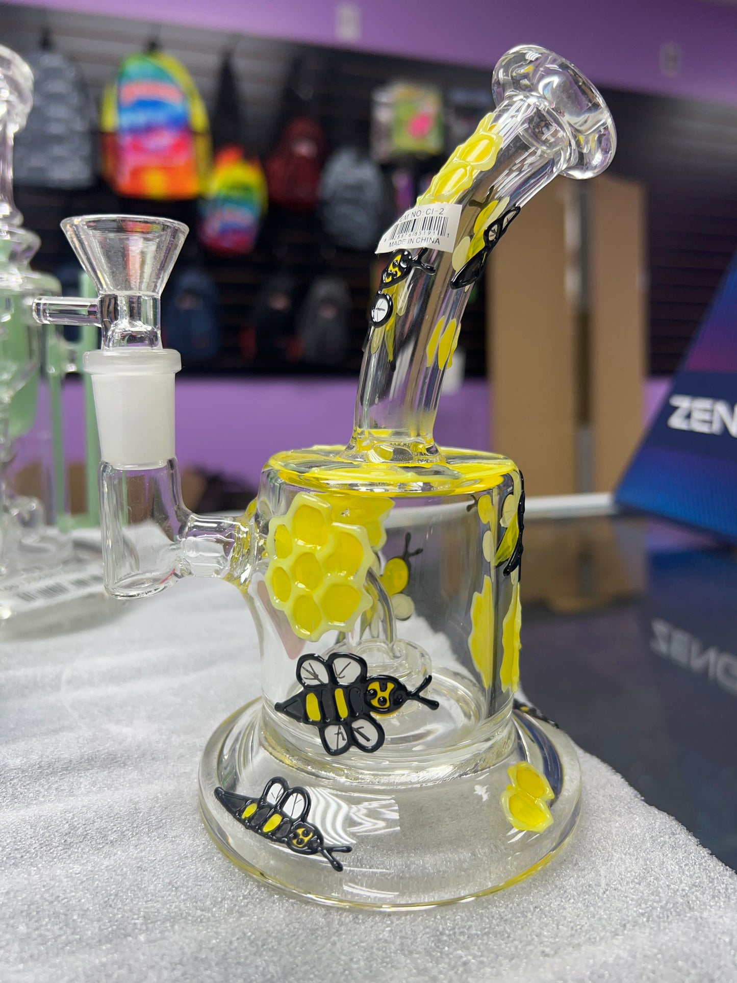 Bumble Bee 7in Water Pipe