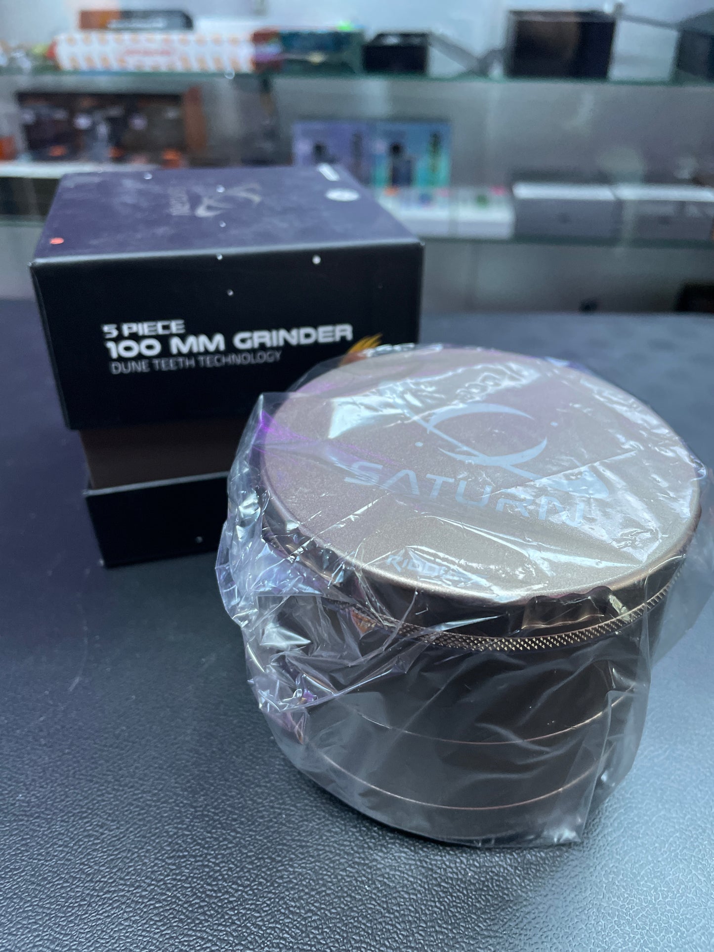 Riddles Saturn -100mm Grinder - Coca